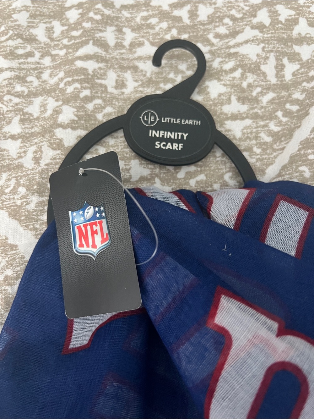 NY Giants Infinity Loop Scarf - Picture 3 of 4